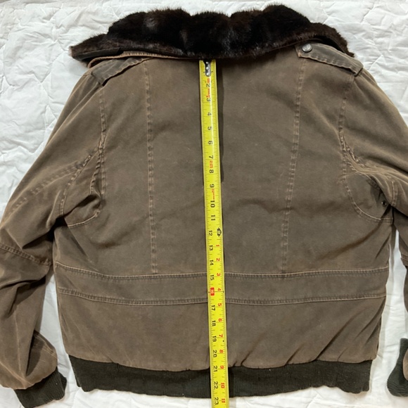 Woman’s lined jacket  with faux fur zip in zip out lining with faux fur collar - Picture 5 of 8